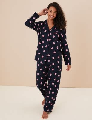 Pyjamas .